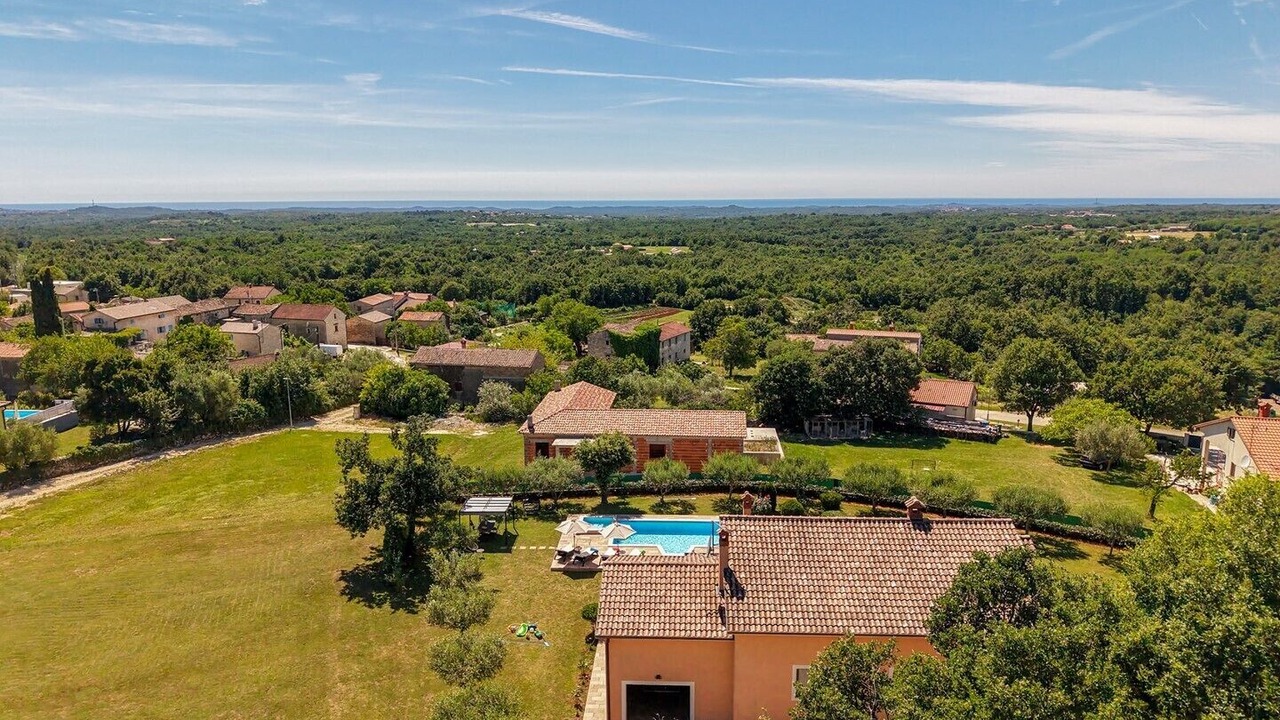 Photo of Outdoor in Tinjan
