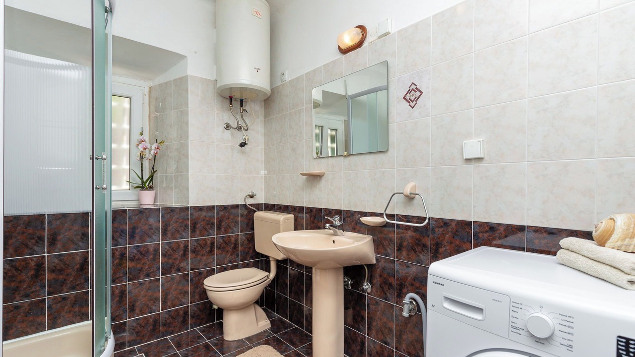 Photo of Bathroom in Pile