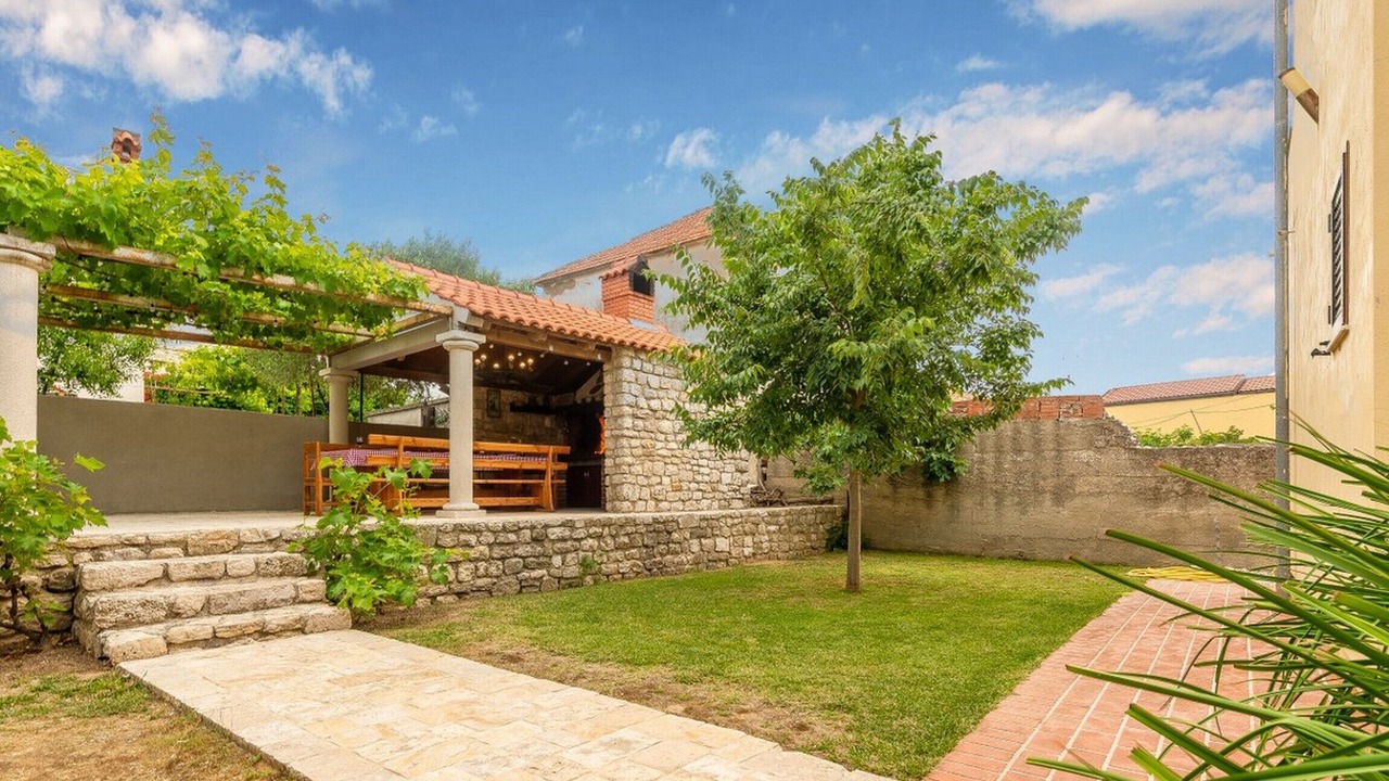 Photo of Outdoor in Nin
