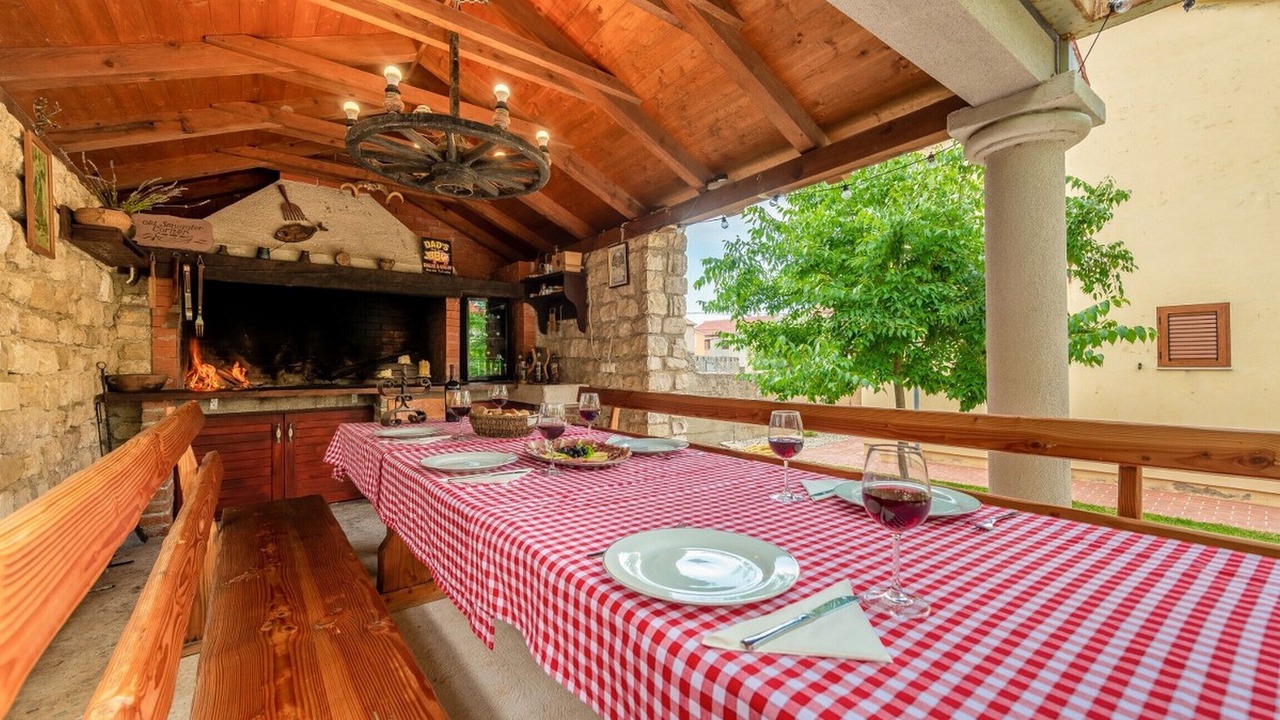 Photo of Outdoor in Nin