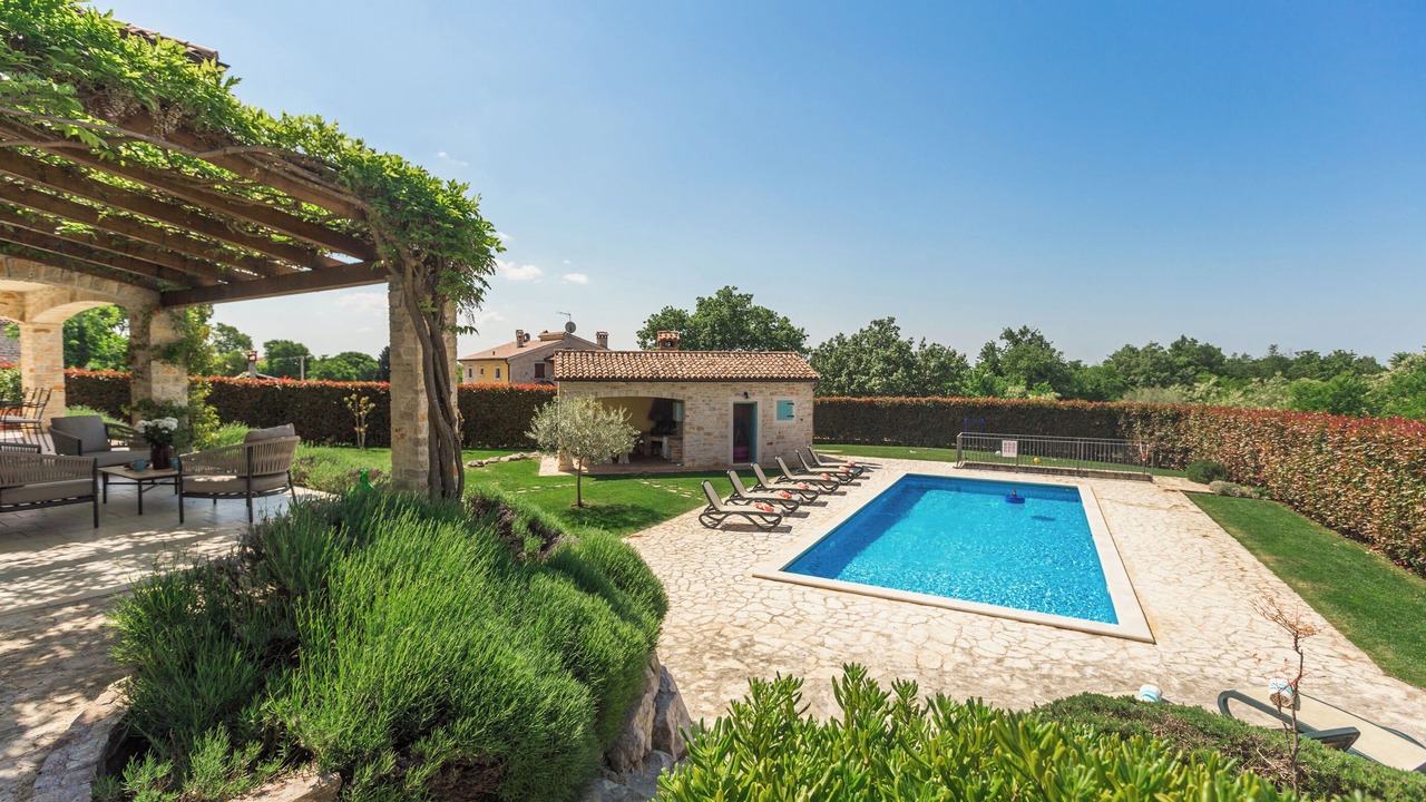 Photo of Outdoor in Heraki