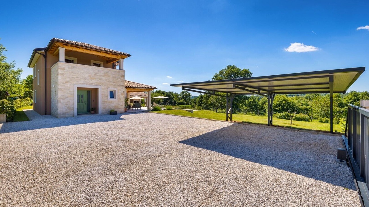 Photo of Outdoor in Beram