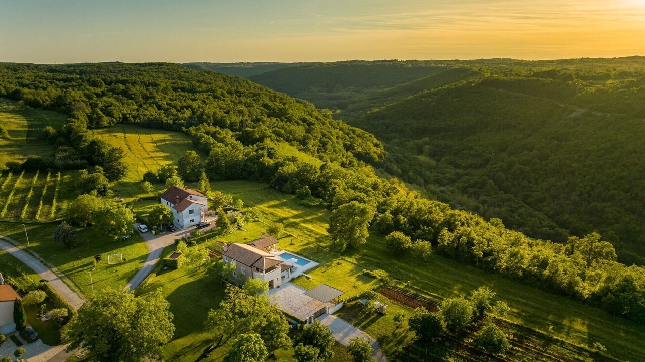 Photo of Outdoor in Beram