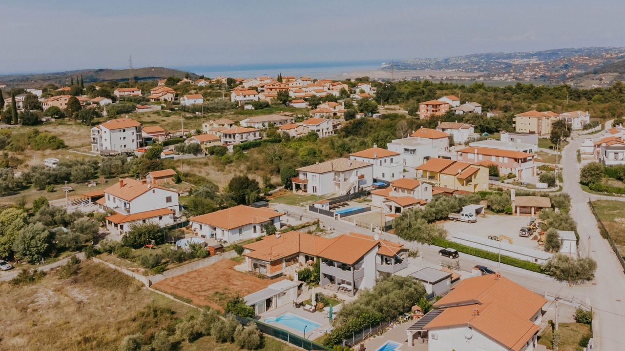 Photo of Others in Kastel