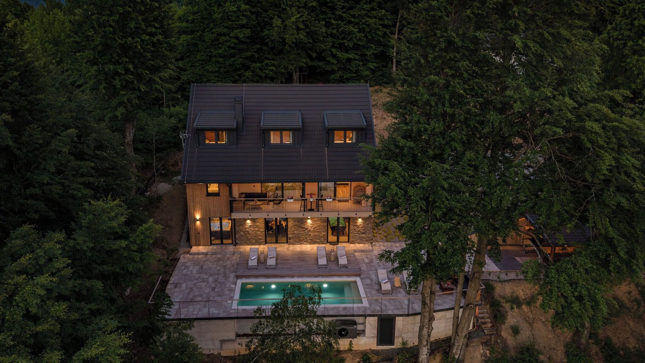 Photo of Others in Fuzine