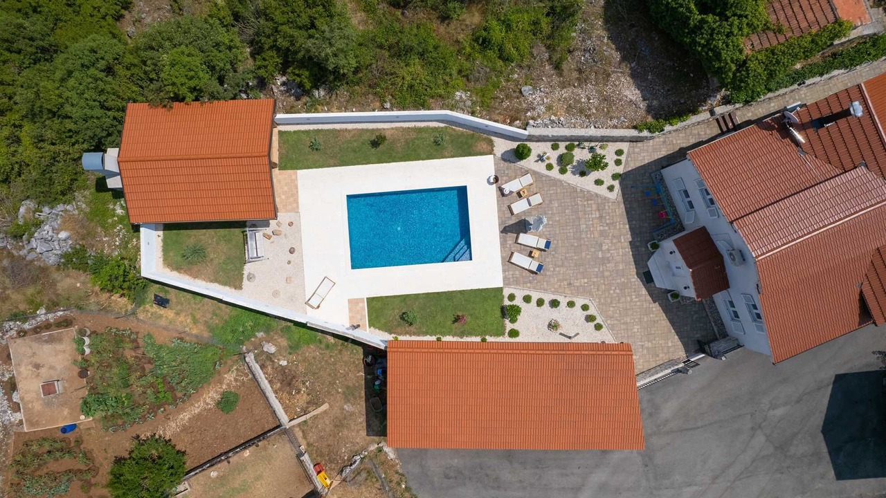 Photo of Outdoor in Trn
