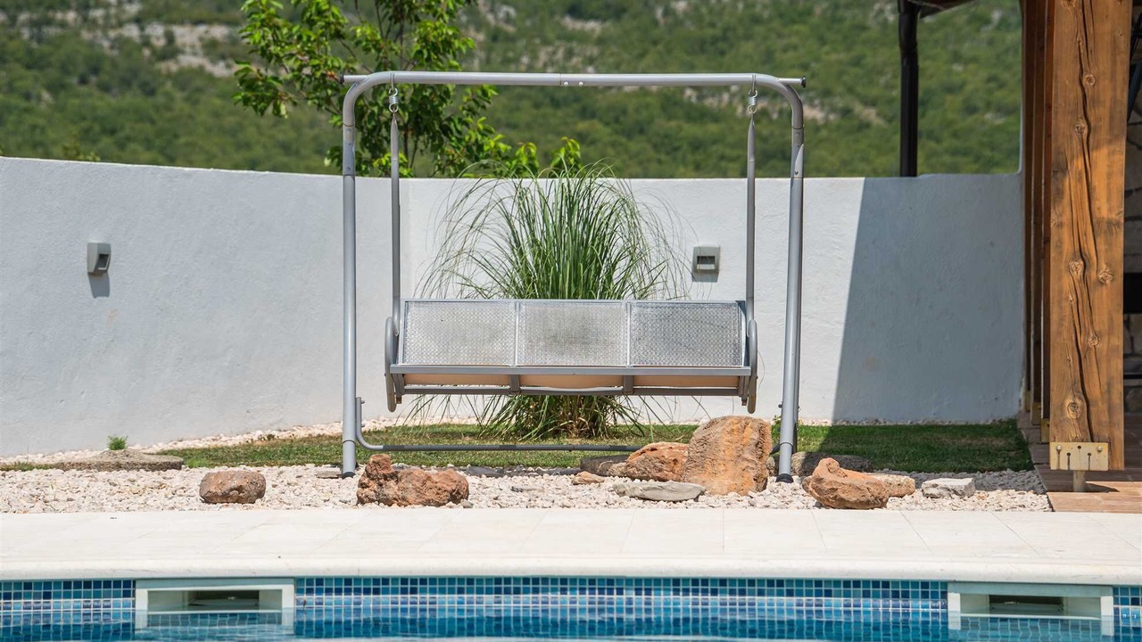 Photo of Outdoor in Trn
