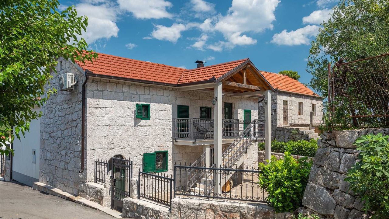 Photo of Outdoor in Trn