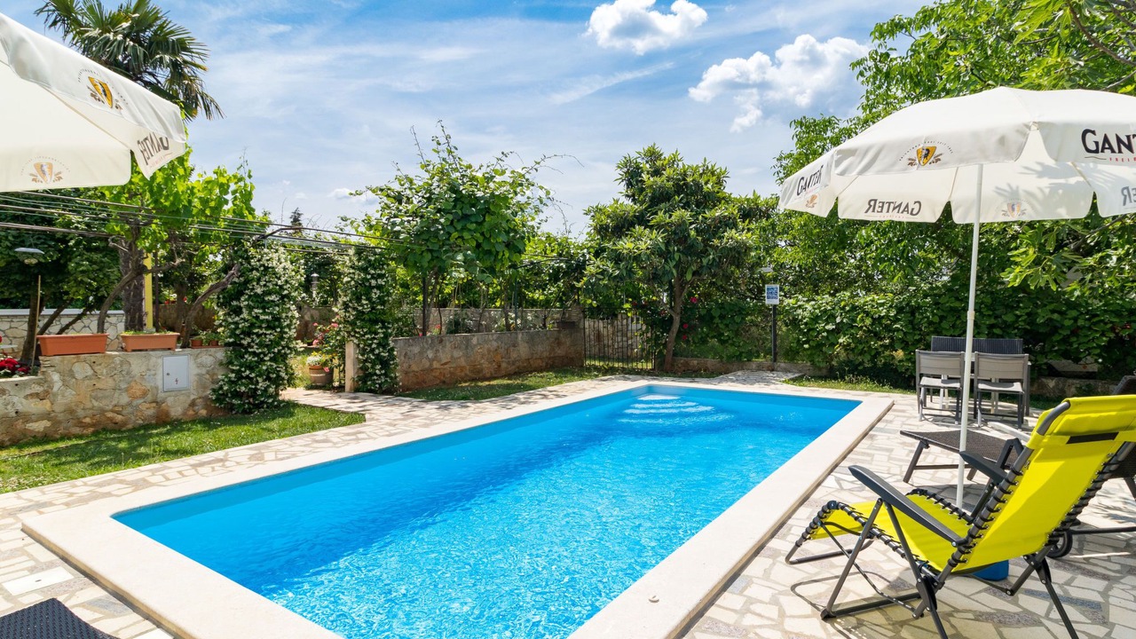 Photo of Outdoor in Peroj