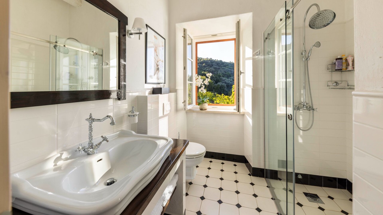 Photo of Bathroom in Molunat