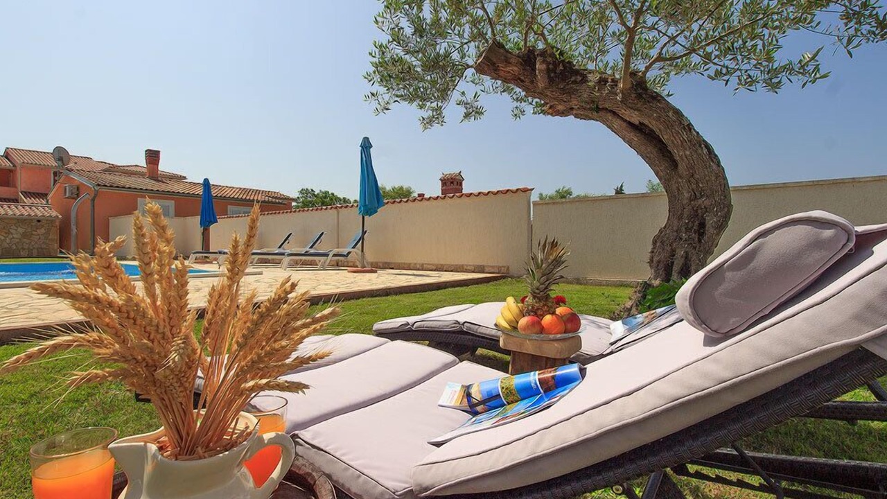 Photo of Patio Balcony in Gajana