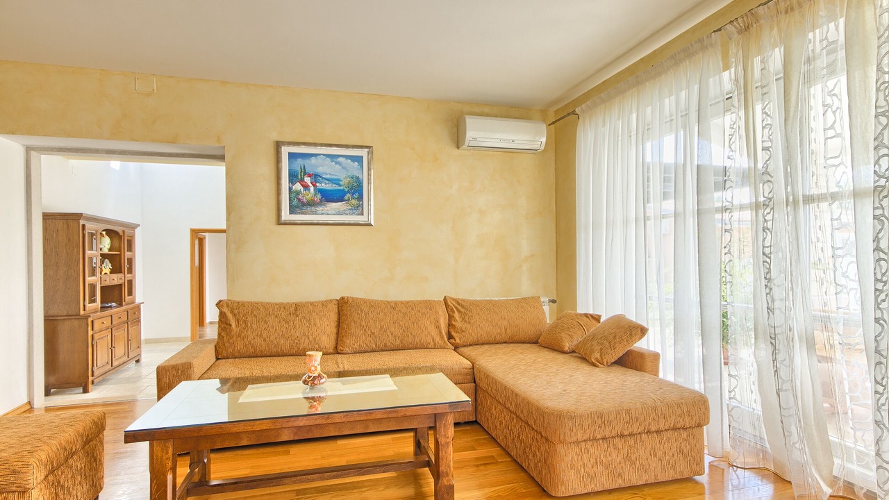 Photo of Livingroom in Gajana