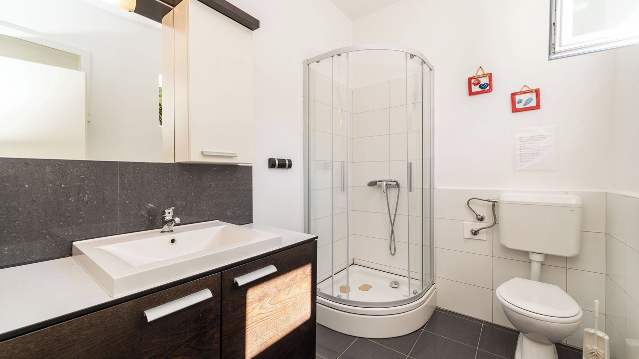 Photo of Bathroom in Mali Iz