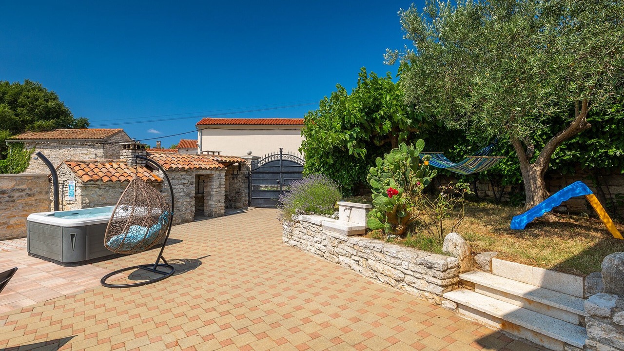 Photo of Outdoor in Gajana