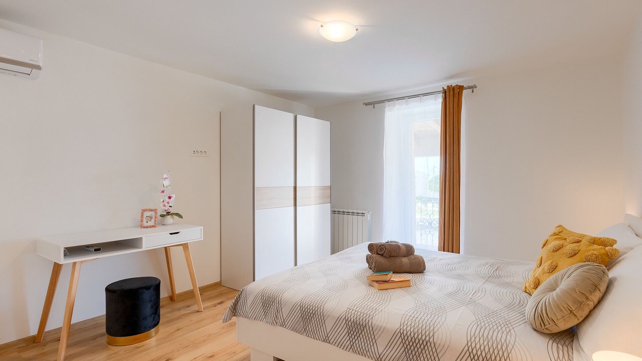 Photo of Bedroom in Gajana