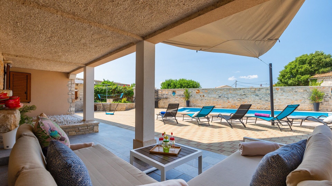 Photo of Patio Balcony in Gajana