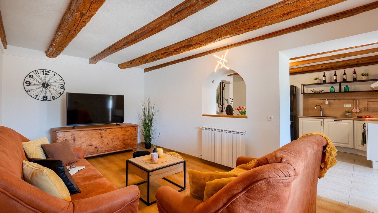 Photo of Livingroom in Gajana