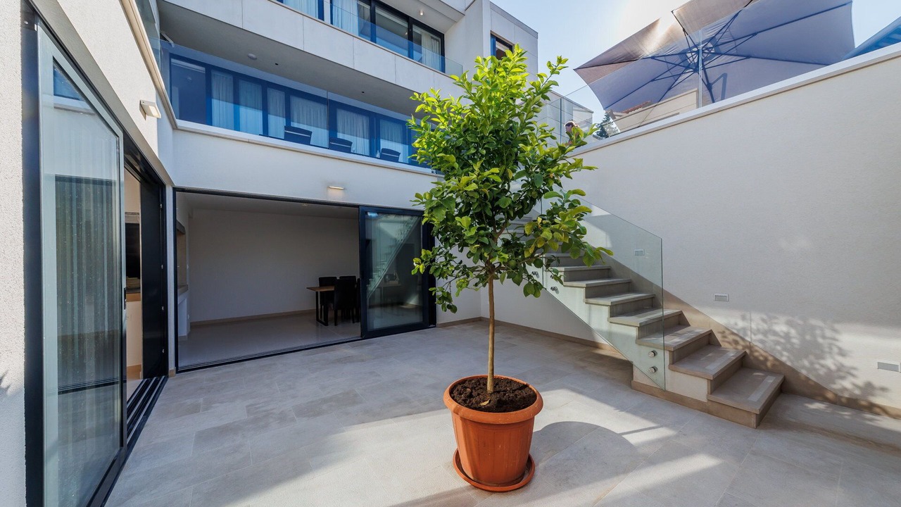 Photo of Outdoor in Sutivan