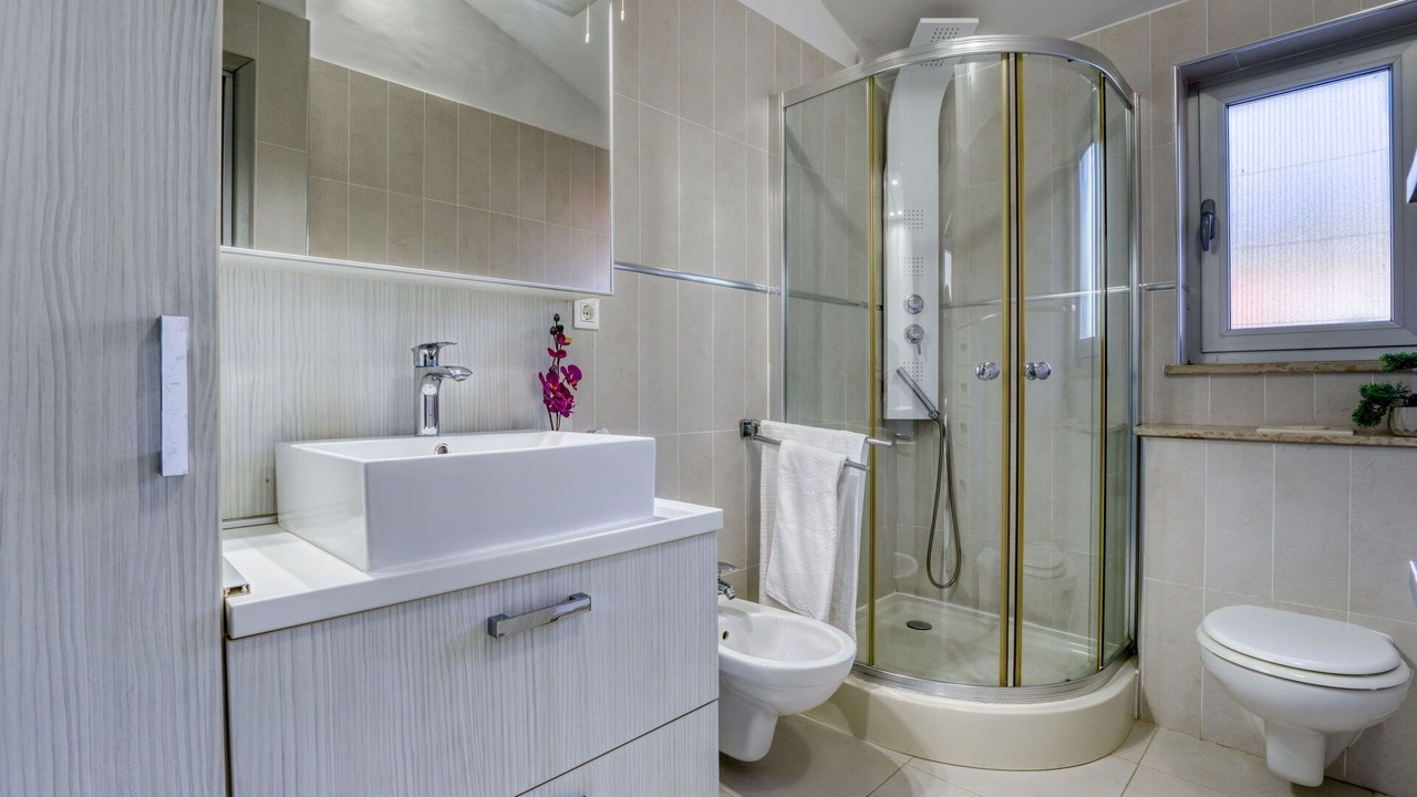 Photo of Bathroom in Sarsoni