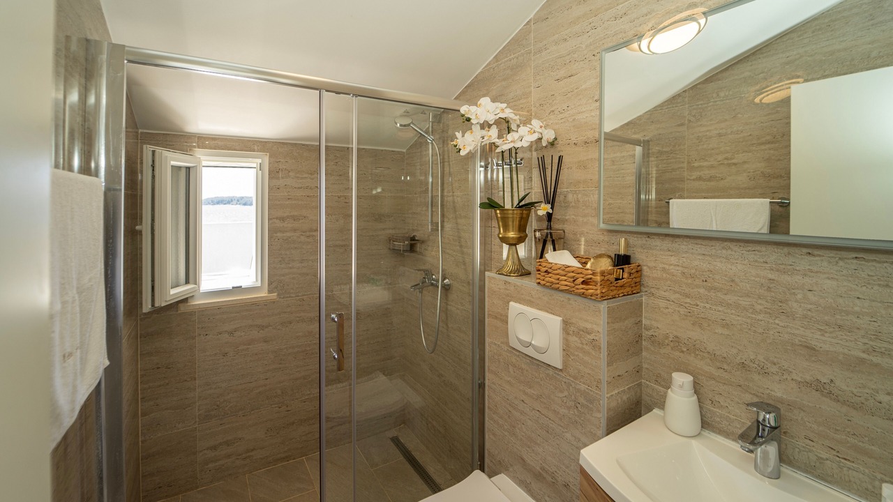 Photo of Bathroom in Potirna