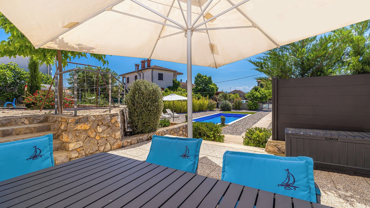 Photo of Patio Balcony in Brzac
