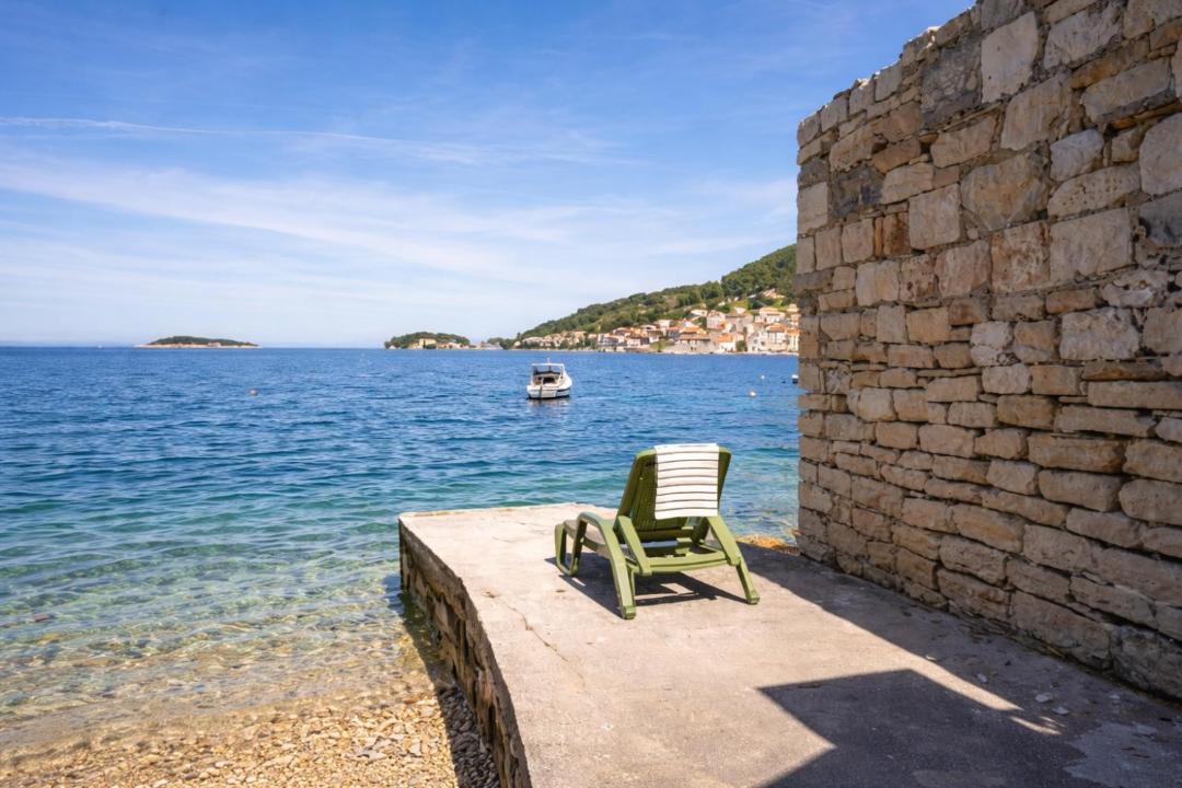 Photo of Others in Vis