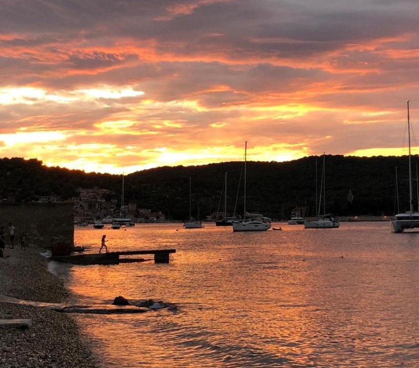 Photo of Others in Vis