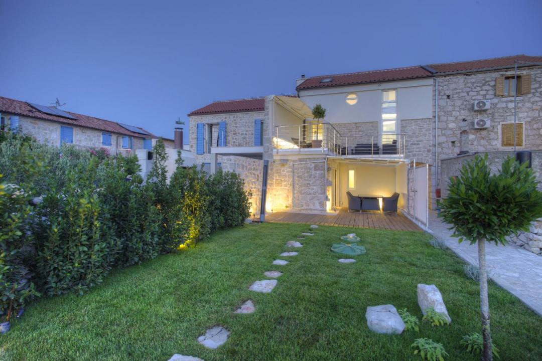 Photo of Buildings in Betina