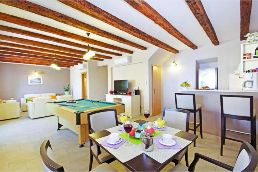 Photo of Others in Brsecine