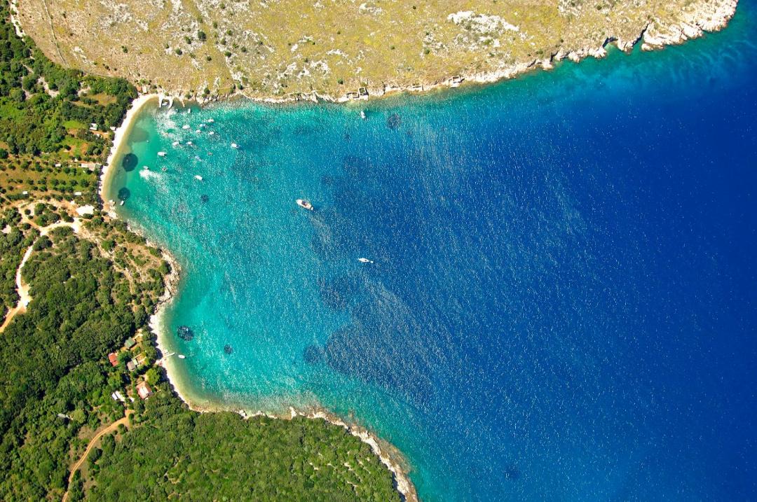 Photo of Others in Ustrine