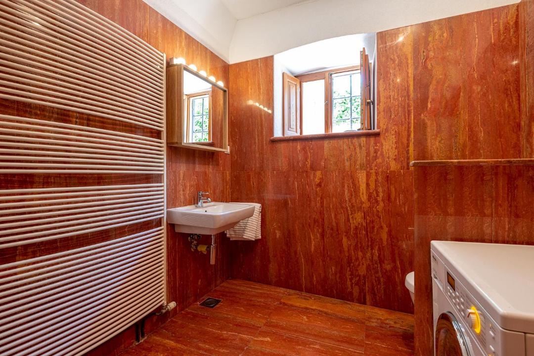 Photo of Bathroom in Pile