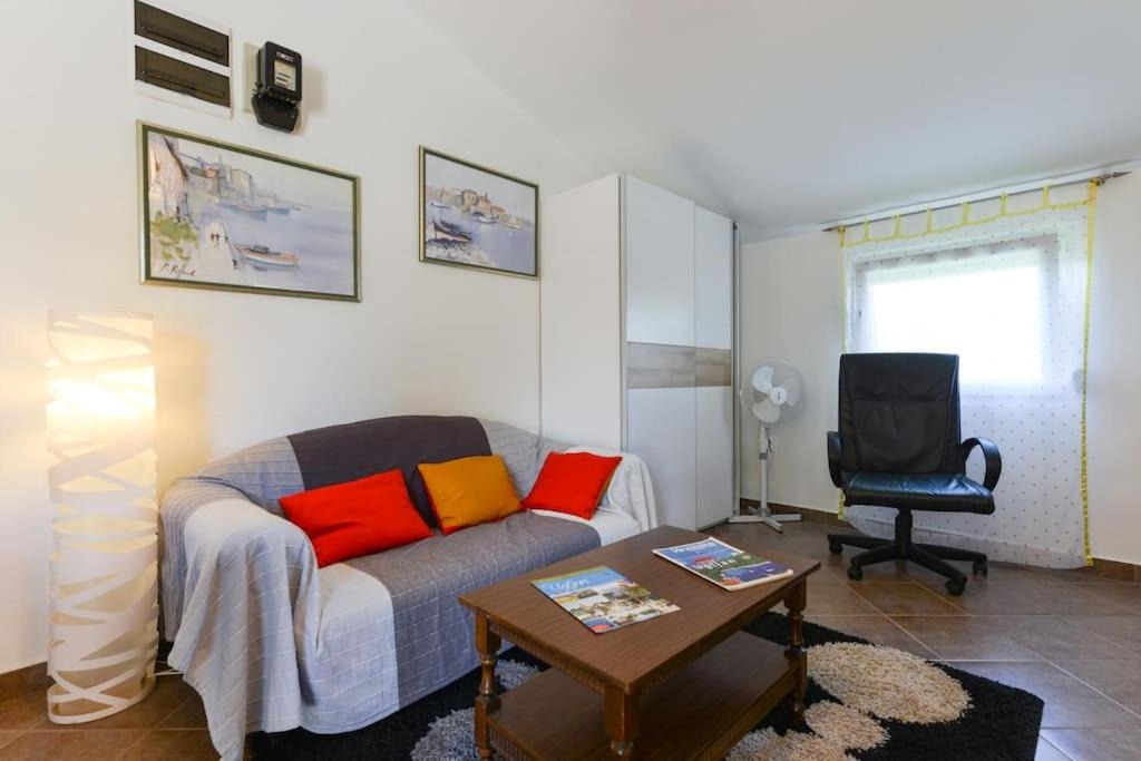 Photo of Livingroom in Muline