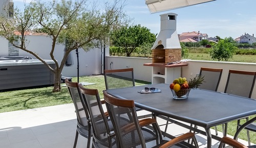 Villa, 3 Bedrooms, Terrace, Beachside