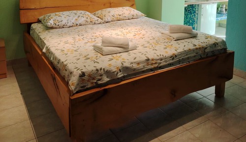 Studio (Studio apartment with terrace near th)
