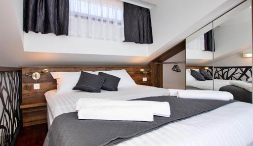 House (One Bedroom Holiday Home with Hot Tub)