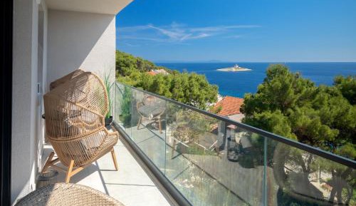 Two-Bedroom Apartment with Balcony and Sea View