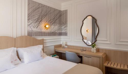 Amara King Room
