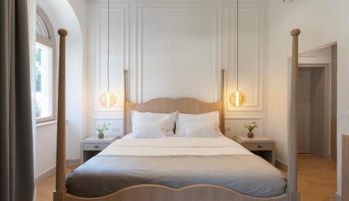 Abelia Standard King Room