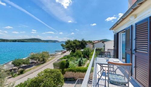One-Bedroom Apartment with Sea View