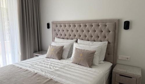 Suite with Garden View