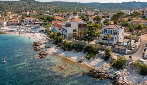 Villa - Beach Front