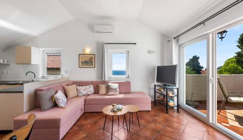 Two-Bedroom Apartment with Balcony and Sea View