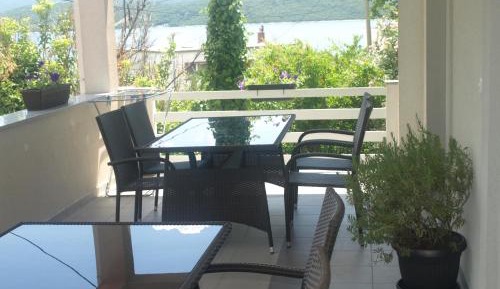 Comfort One-Bedroom Apartment with Terrace and Sea View