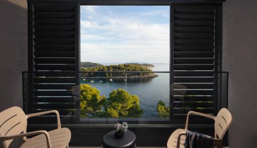 Superior Suite with Sea View and Balcony