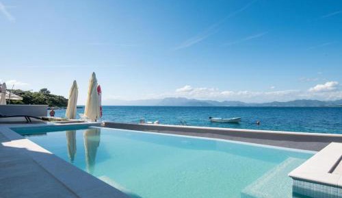 One-Bedroom Apartment with Sea View