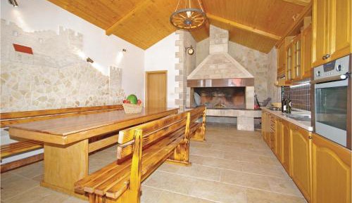Nine-Bedroom Holiday Home