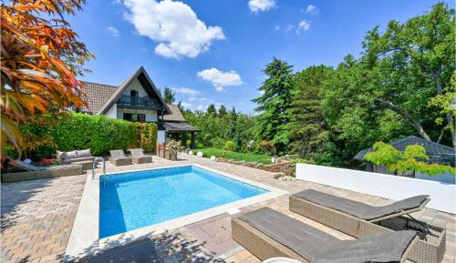 Three-Bedroom Vacation Home 