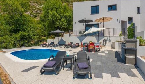 Three Bedroom holiday home 