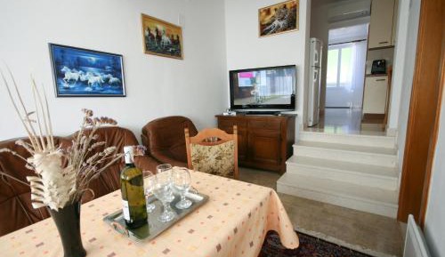 Two-Bedroom Penthouse Apartment with balcony and Sea View