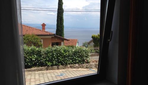 One-Bedroom Apartment with Sea View